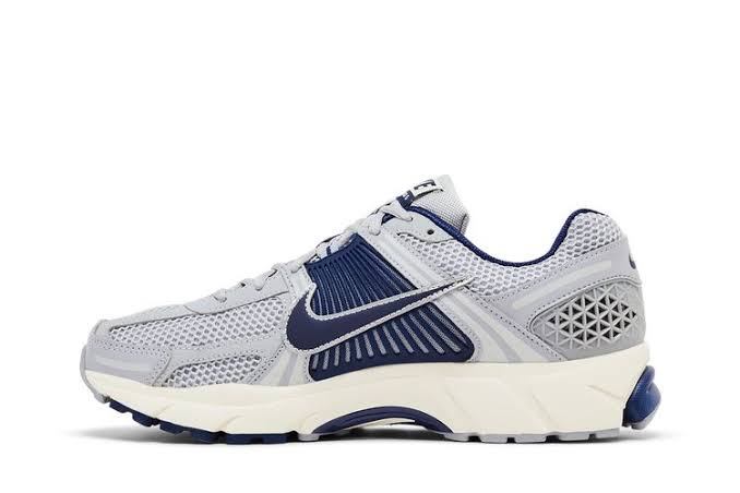 Nike Vomero 5 “Yankees”