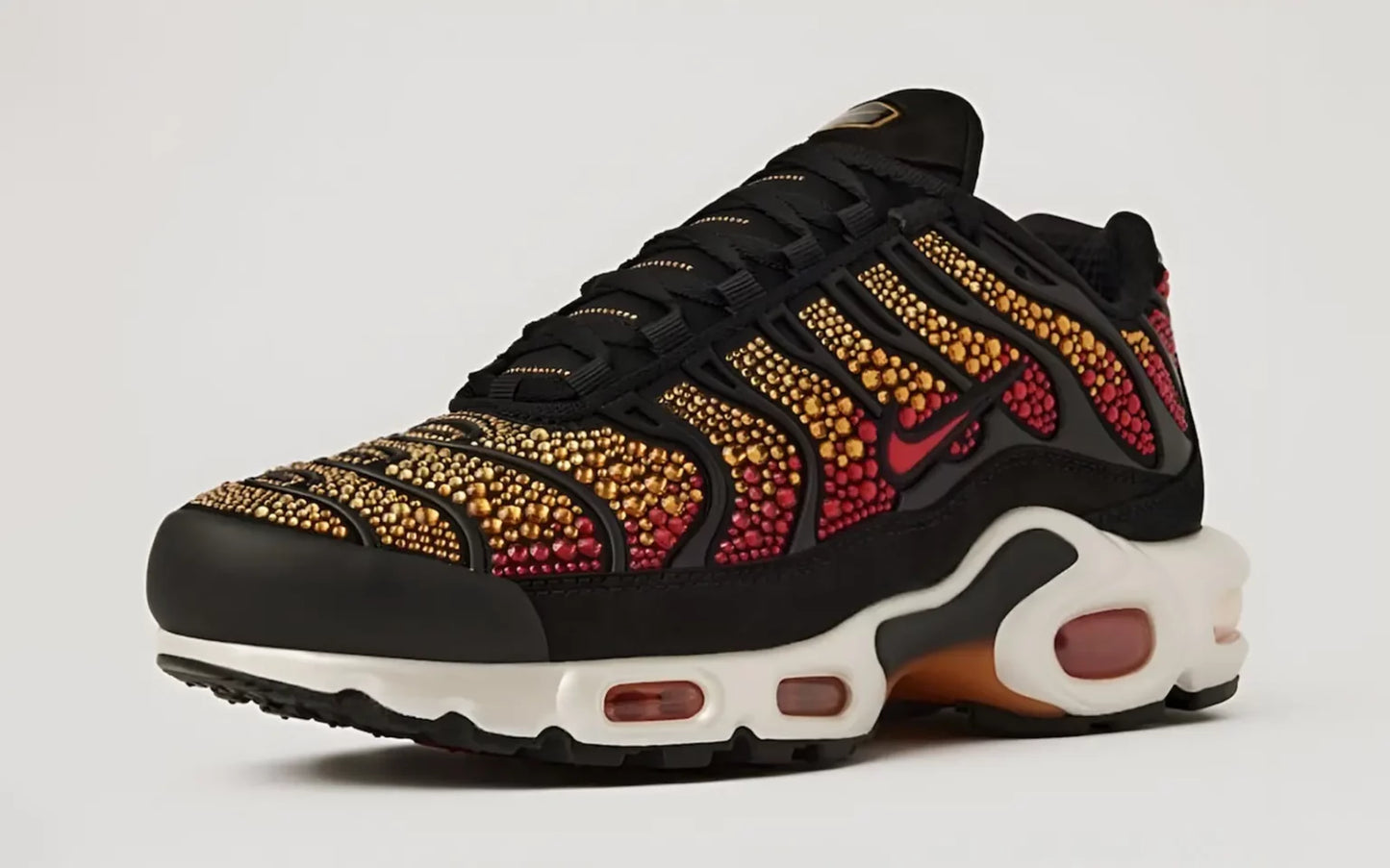 NIKE AIR MAX PLUS X SWAROVSKI CRYSTALS - BLACK/FIRE RED WOMENS